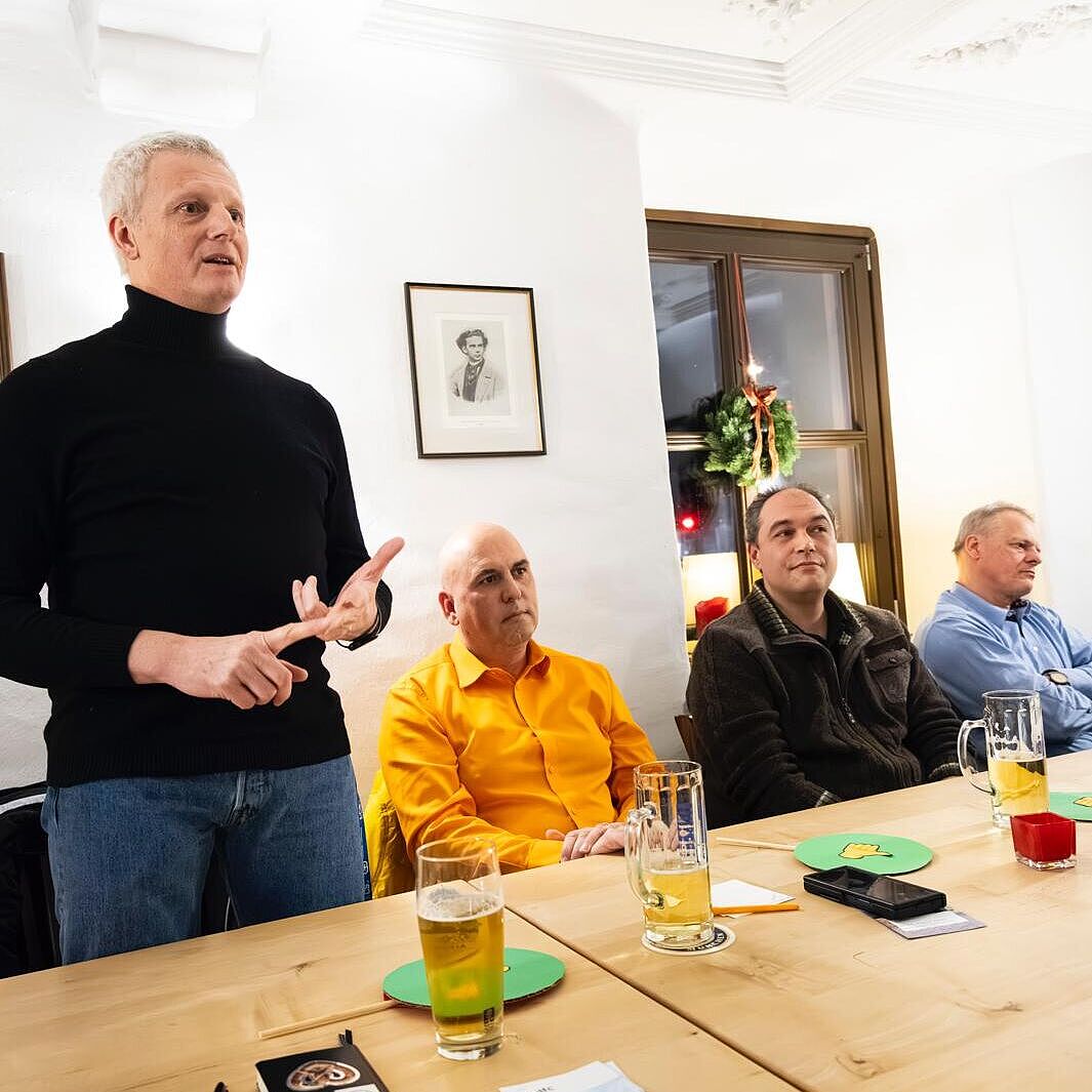 Bürgermeisterkandidaten v.l.n.r. Dr. Anton Pfefferseder (Grüne) spricht gerade, Babak Afshar (SPD), Dr. Matthias Zwiener (FW), Klaus Zimmermann (UBV)