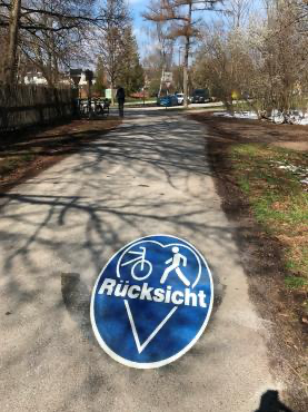 Piktogramm wirbt für mehr Rücksicht ADFC München
